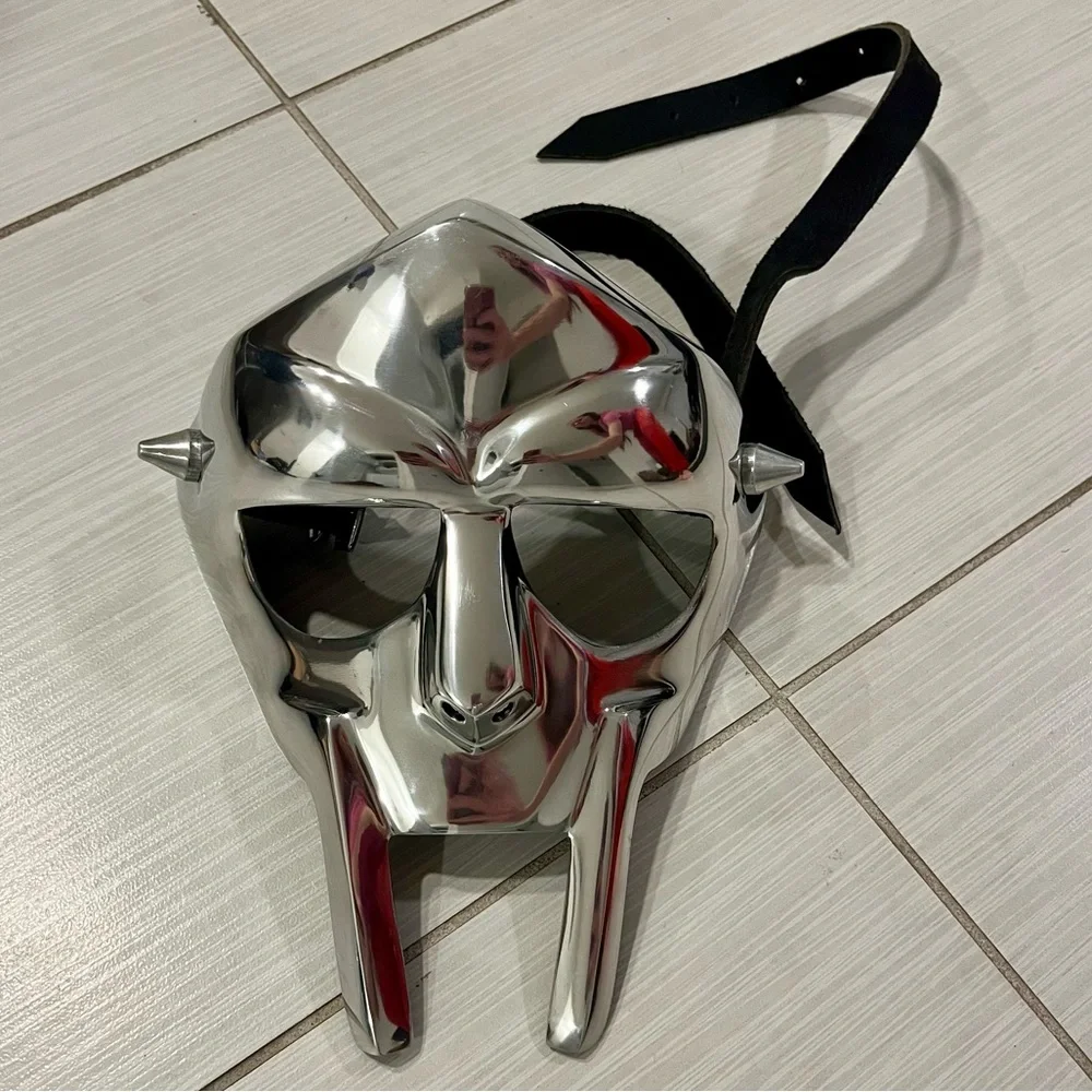 NWOT Steel Armor Gladiator Mask with Leather Buckle Straps